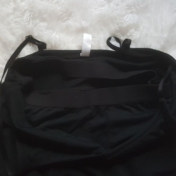 GAP fit black adjustable spaghetti strap tank top Size Small - Picture 6 of 9